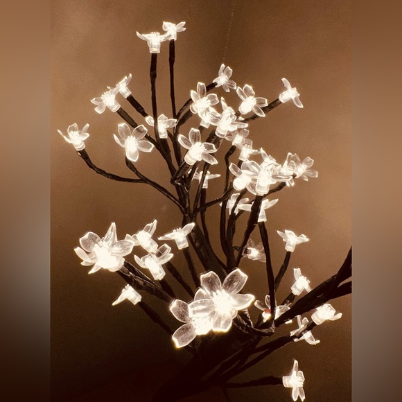 New in box Cherry blossom table light - Picture 1 of 5